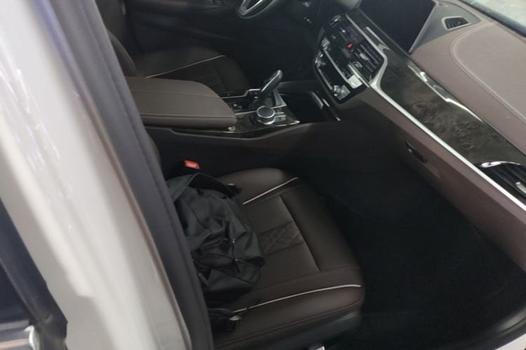 Used BMW 5 Series 2021 525Li Luxury Package Right Front Seat