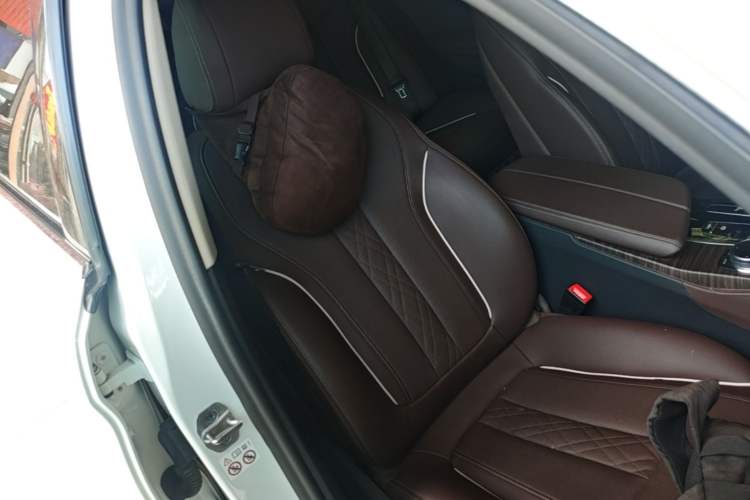 Used BMW 5 Series 2021 530Li Leading Luxury Package Right Front Seat