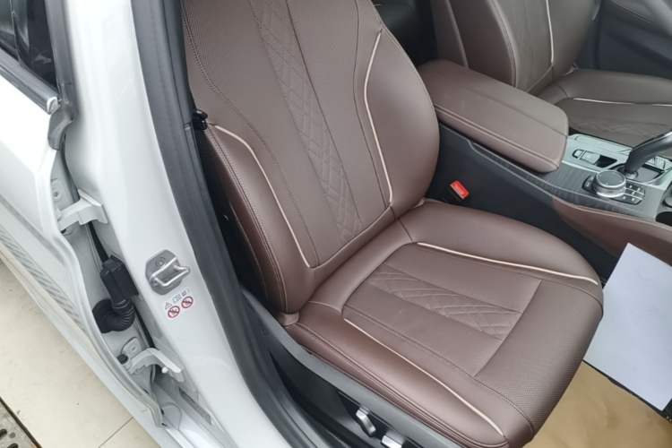 Used BMW 5 Series 2021 530Li Leading Model M Sport Package Right Front Seat