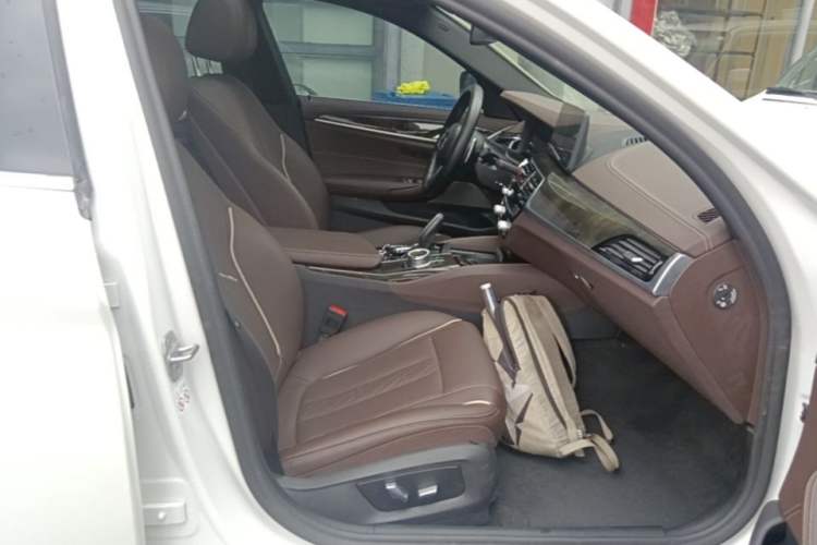 Used BMW 5 Series 2021 530Li Leading Model M Sport Package Right Front Seat