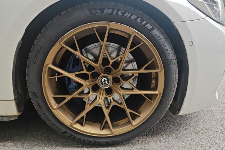 Used BMW 5 Series 2021 530i M Sport Package Right Front Wheel Hub
