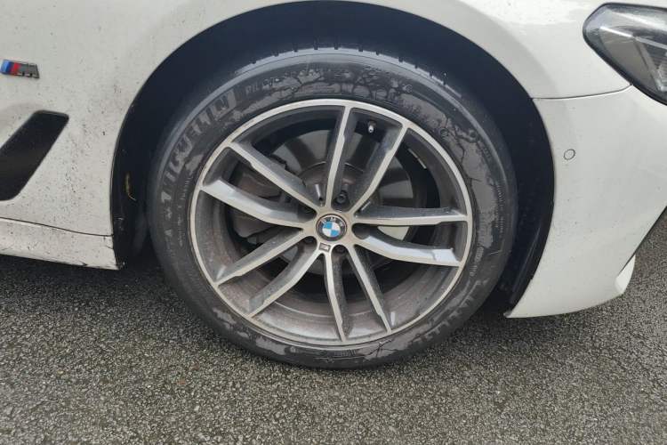 Used BMW 5 Series 2021 525i M Sport Package Right Front Wheel Hub