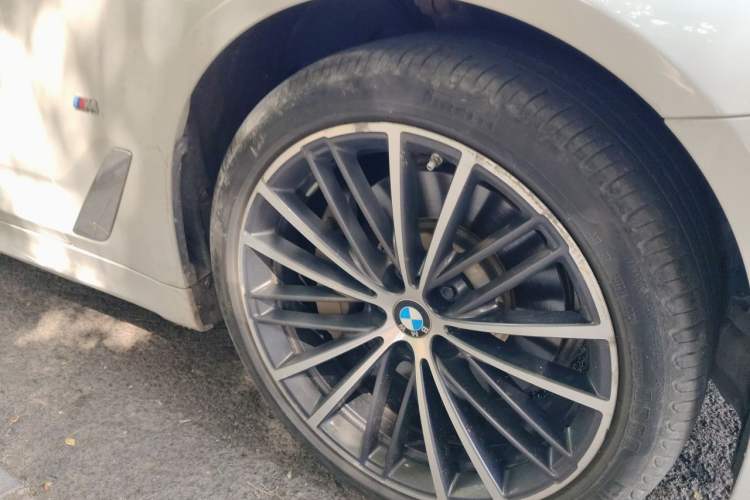 Used BMW 5 Series 2021 530Li Executive M Sport Package Right Front Wheel Hub