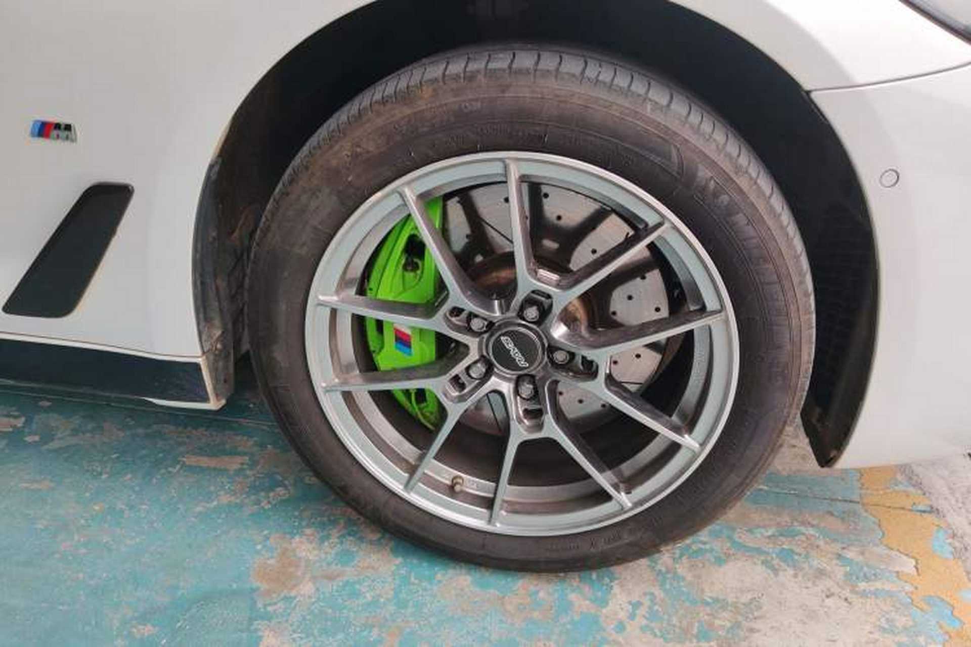 Used BMW 5 Series 2021 525Li M Sport Package Right Front Wheel Hub