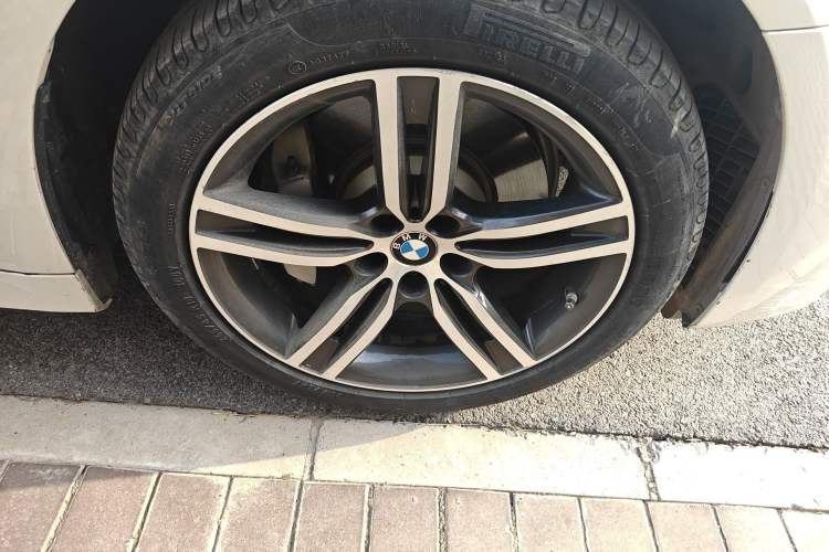 Used BMW 5 Series 2021 530Li xDrive Luxury Package Right Front Wheel Hub