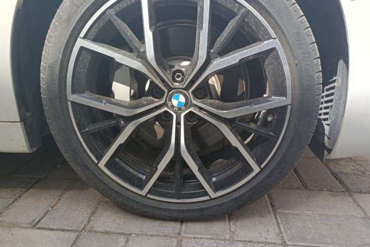 Used BMW 5 Series 2021 530Li Luxury Edition M Sport Package Right Front Wheel Hub