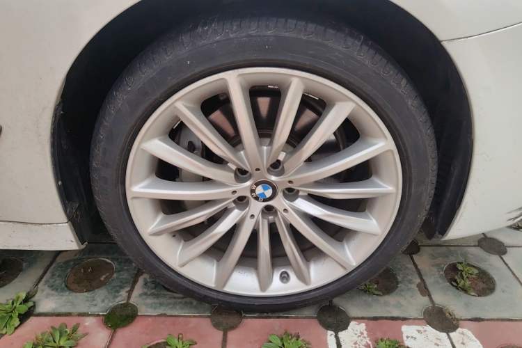 Used BMW 5 Series 2021 530Li Luxury Edition Premium Package Right Front Wheel Hub