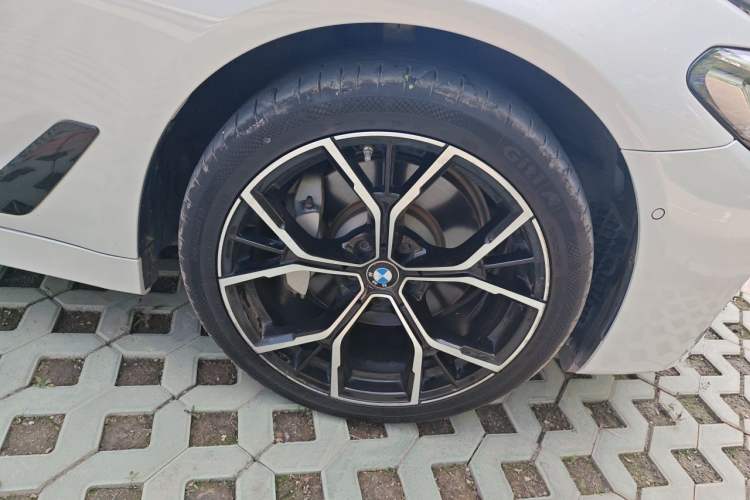 Used BMW 5 Series 2021 530Li Luxury Edition Premium Package Right Front Wheel Hub