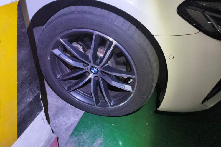 Used BMW 5 Series 2021 525i M Sport Package Right Front Wheel Hub