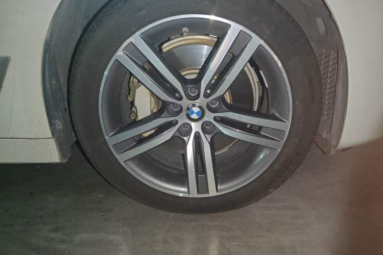 Used BMW 5 Series 2021 530Li Leading Luxury Package Right Front Wheel Hub