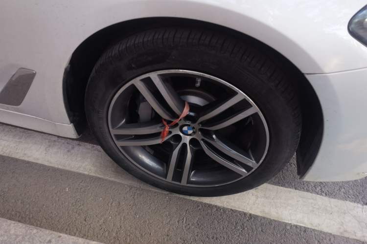 Used BMW 5 Series 2021 530Li xDrive Luxury Package Right Front Wheel Hub