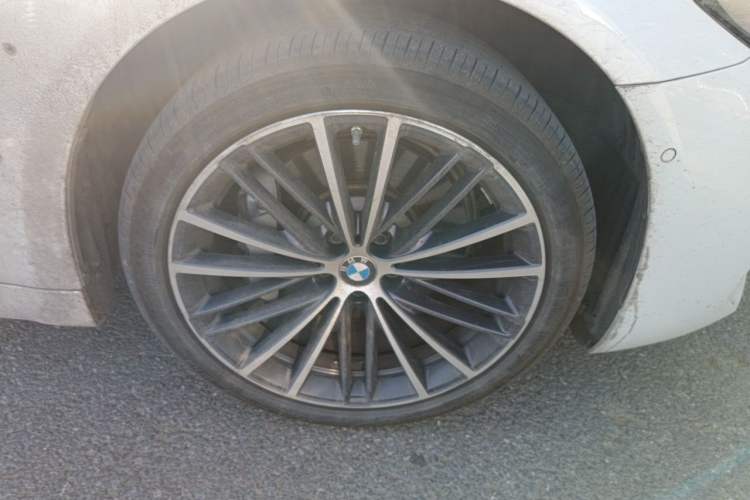 Used BMW 5 Series 2021 530Li Leading Model M Sport Package Right Front Wheel Hub