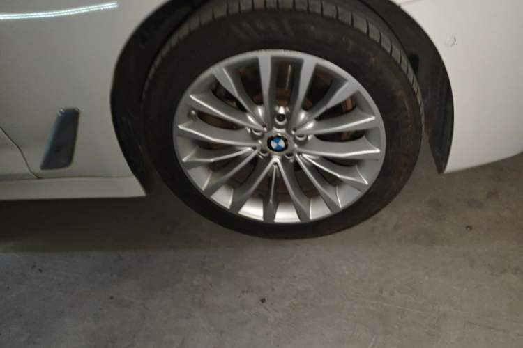 Used BMW 5 Series 2021 525Li Luxury Package Right Front Wheel Hub