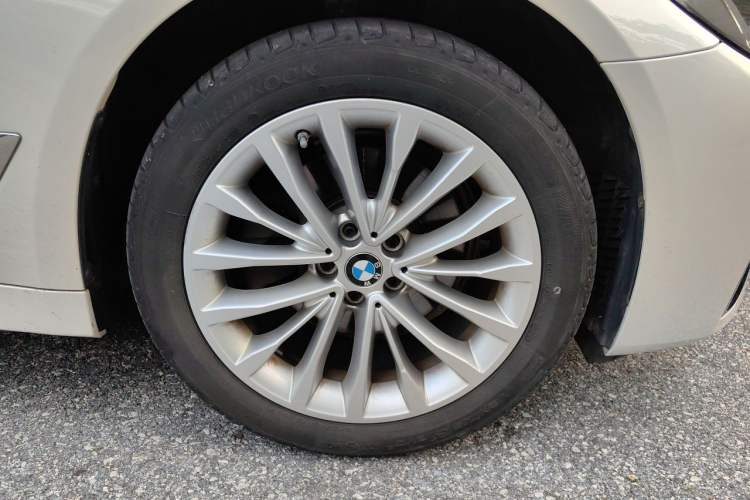 Used BMW 5 Series 2021 Updated Version 525Li Luxury Package Right Front Wheel Hub