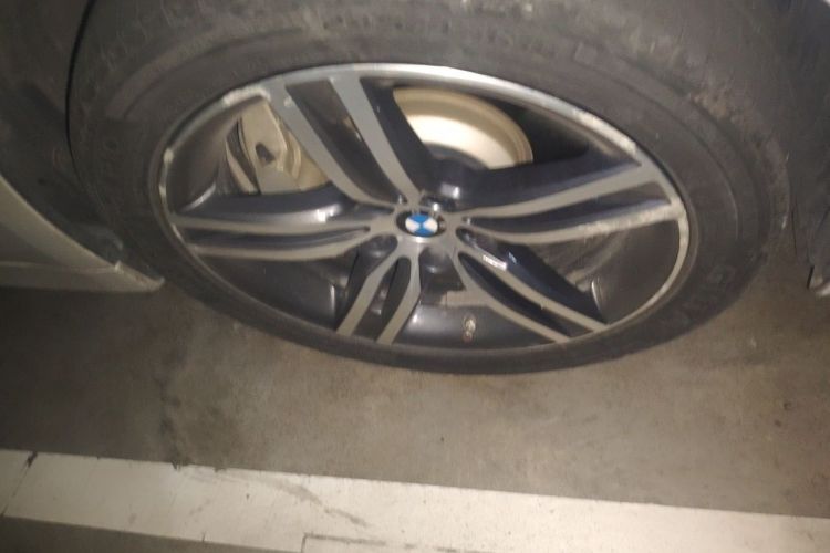 Used BMW 5 Series 2021 530Li Leading Luxury Package Right Front Wheel Hub