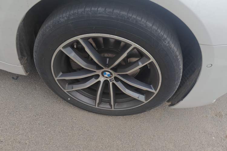 Used BMW 5 Series 2021 525Li M Sport Package Right Front Wheel Hub