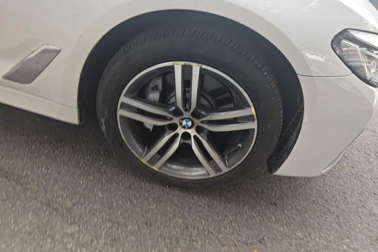 Used BMW 5 Series 2021 Updated 530Li xDrive Luxury Package Right Front Wheel Hub