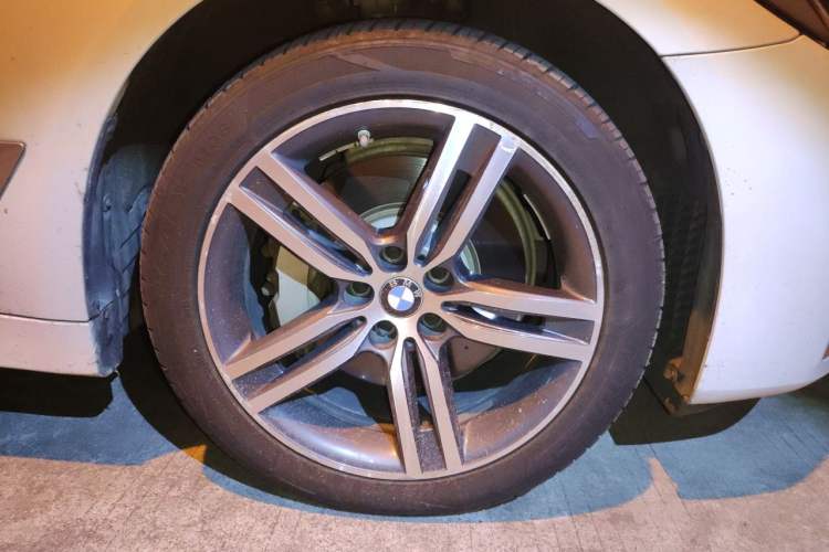 Used BMW 5 Series 2021 Restyled 530Li Leading Edition Luxury Package Right Front Wheel Hub