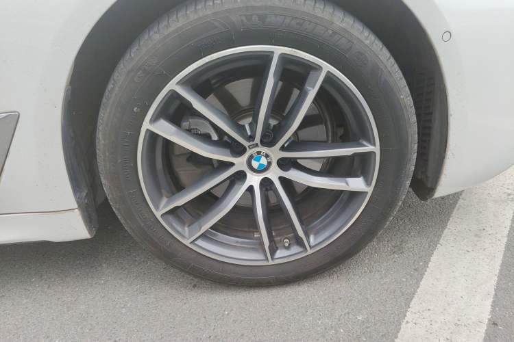 Used BMW 5 Series 2021 Facelifted 525Li M Sport Package Right Front Wheel Hub