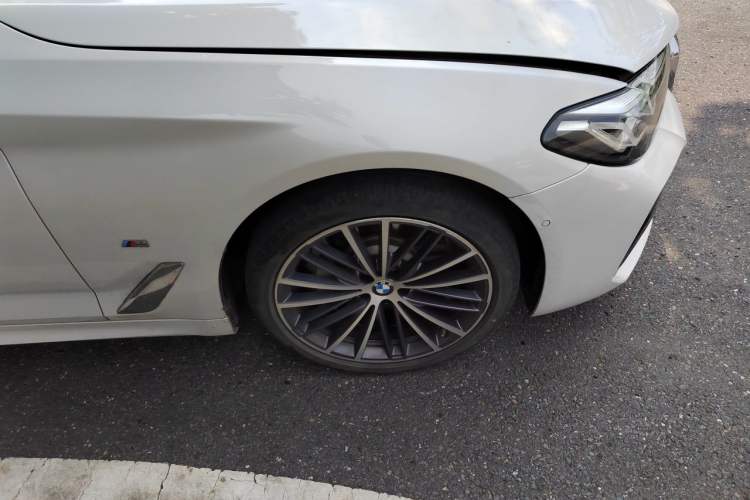 Used BMW 5 Series 2021 530Li Leading Model M Sport Package Right Front Wheel Hub