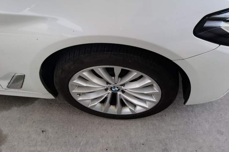 Used BMW 5 Series 2021 Updated Version 525Li Luxury Package Right Front Wheel Hub