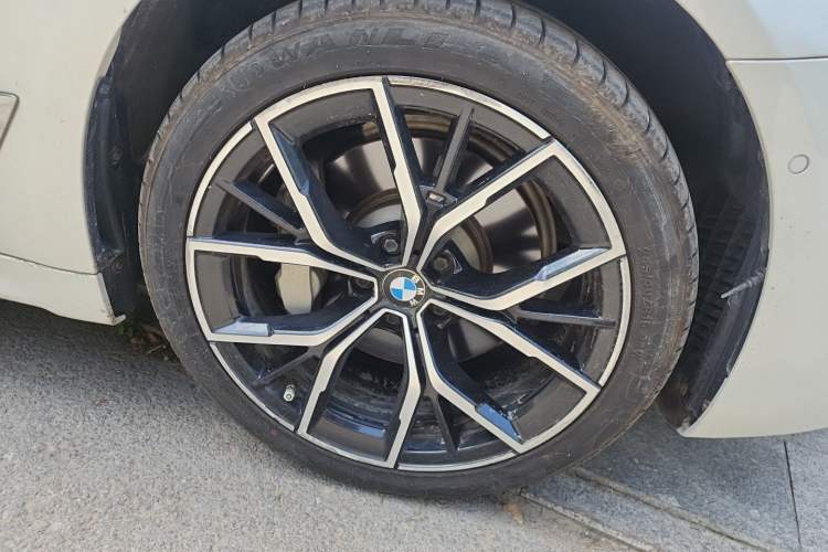 Used BMW 5 Series 2021 Restyled 530Li Luxury Edition M Sport Package Right Front Wheel Hub