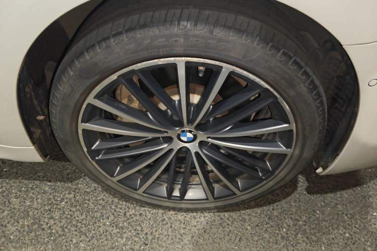 Used BMW 5 Series 2021 530Li Leading Model M Sport Package Right Front Wheel Hub