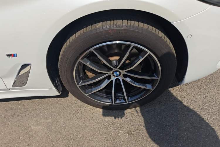 Used BMW 5 Series 2021 525Li M Sport Package Right Front Wheel Hub