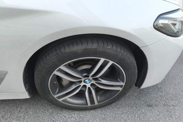 Used BMW 5 Series 2021 530Li Leading Luxury Package Right Front Wheel Hub