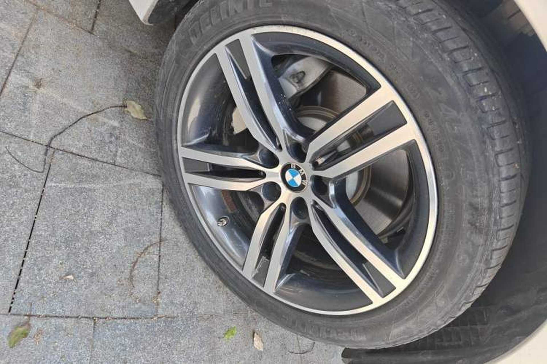 Used BMW 5 Series 2021 Restyled 530Li Leading Edition Luxury Package Right Front Wheel Hub