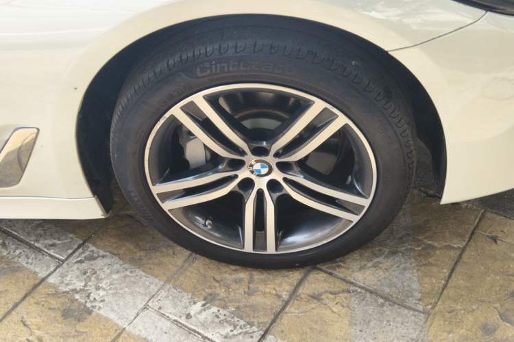 Used BMW 5 Series 2021 530Li Leading Luxury Package Right Front Wheel Hub