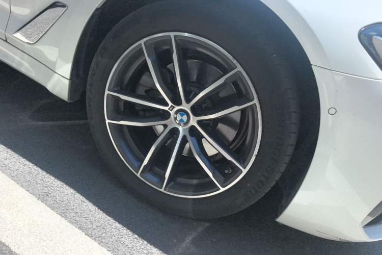Used BMW 5 Series 2021 Facelifted 525Li M Sport Package Right Front Wheel Hub