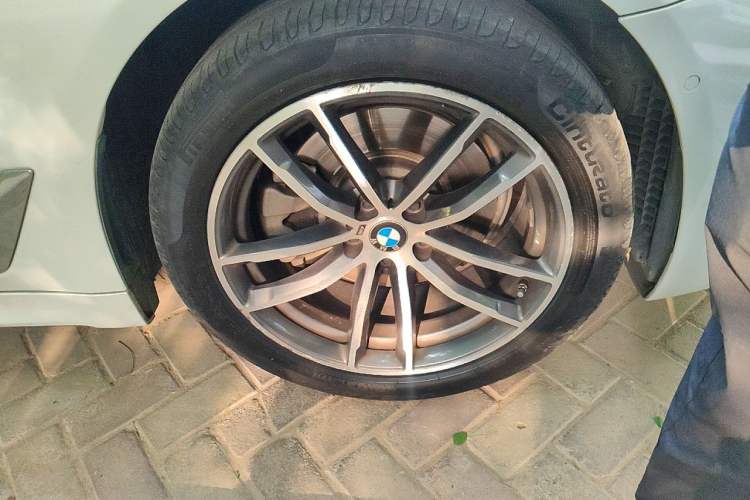 Used BMW 5 Series 2021 525Li M Sport Package Right Front Wheel Hub