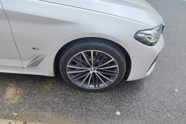Used BMW 5 Series 2021 530Li Leading Model M Sport Package Right Front Wheel Hub