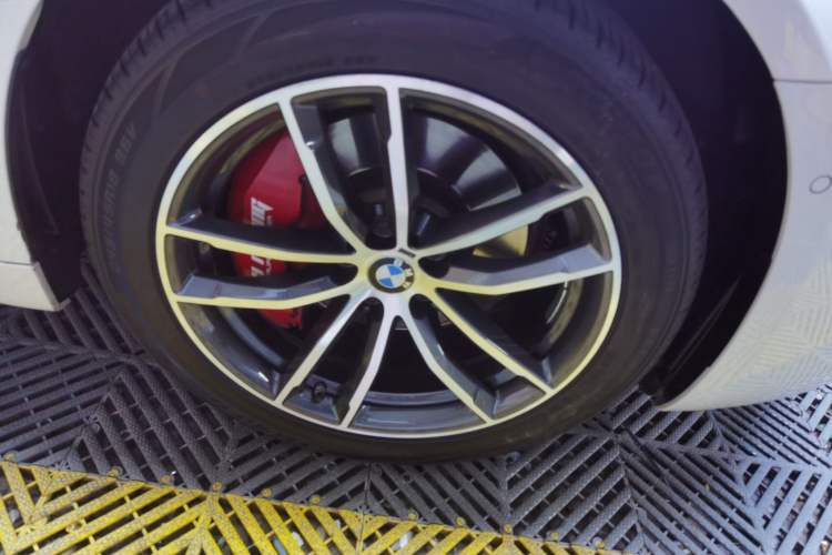 Used BMW 5 Series 2021 Facelifted 525Li M Sport Package Right Front Wheel Hub
