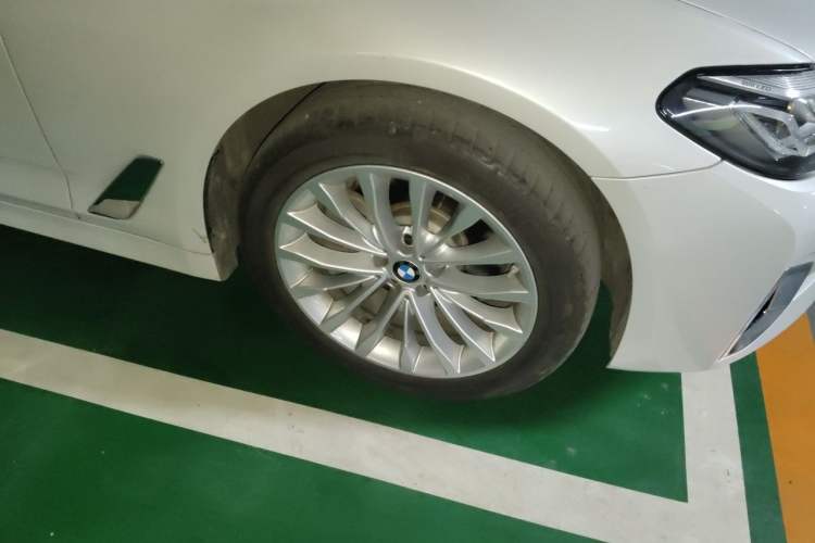 Used BMW 5 Series 2021 525Li Luxury Package Right Front Wheel Hub