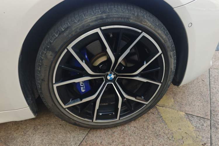 Used BMW 5 Series 2021 530Li Luxury Edition M Sport Package Right Front Wheel Hub