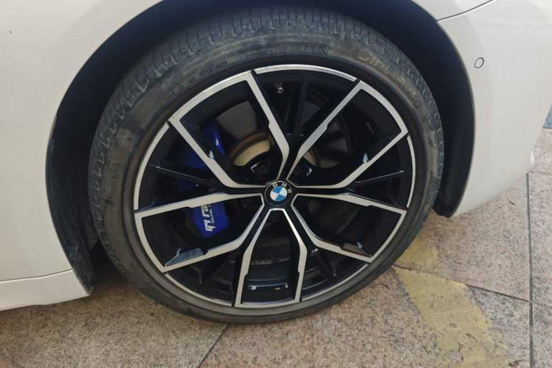 Used BMW 5 Series 2021 530Li Luxury Edition M Sport Package Right Front Wheel Hub