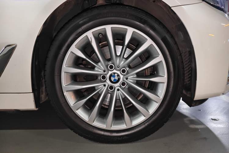 Used BMW 5 Series 2021 525Li Luxury Package Right Front Wheel Hub