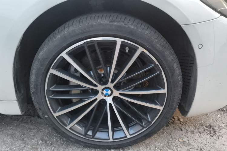 Used BMW 5 Series 2021 530Li Leading Model M Sport Package Right Front Wheel Hub