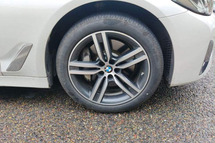 Used BMW 5 Series 2021 530Li Leading Luxury Package Right Front Wheel Hub