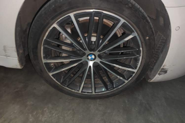 Used BMW 5 Series 2021 530Li Leading Model M Sport Package Right Front Wheel Hub