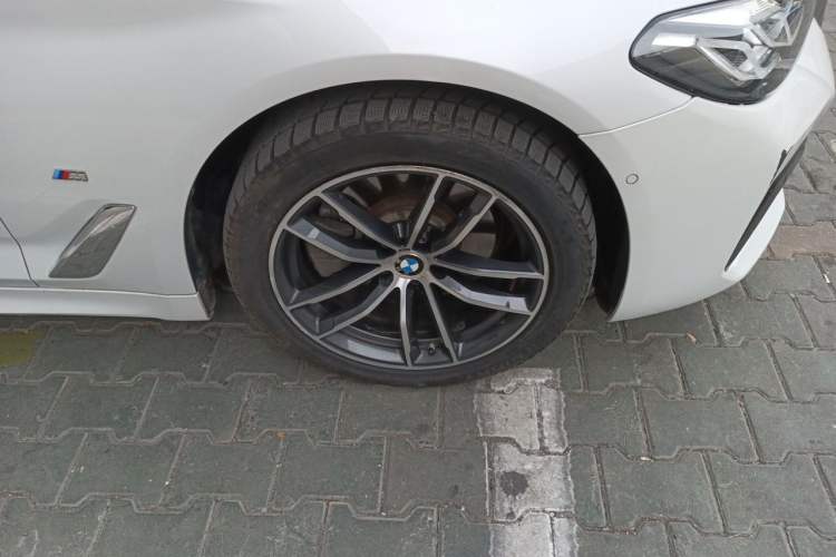 Used BMW 5 Series 2021 525Li M Sport Package Right Front Wheel Hub