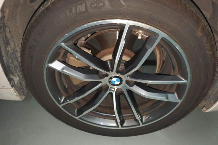 Used BMW 5 Series 2021 525Li M Sport Package Right Front Wheel Hub