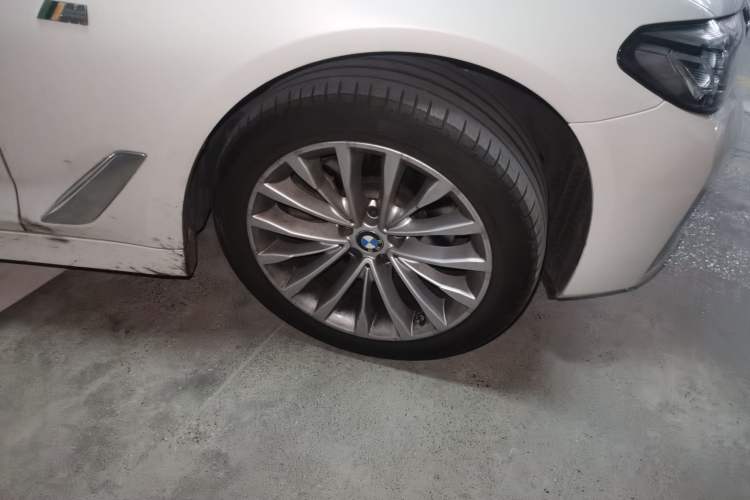 Used BMW 5 Series 2021 525Li M Sport Package Right Front Wheel Hub