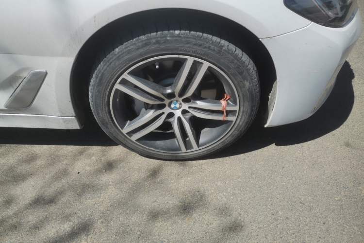 Used BMW 5 Series 2021 Restyled 530Li Leading Edition Luxury Package Right Front Wheel Hub