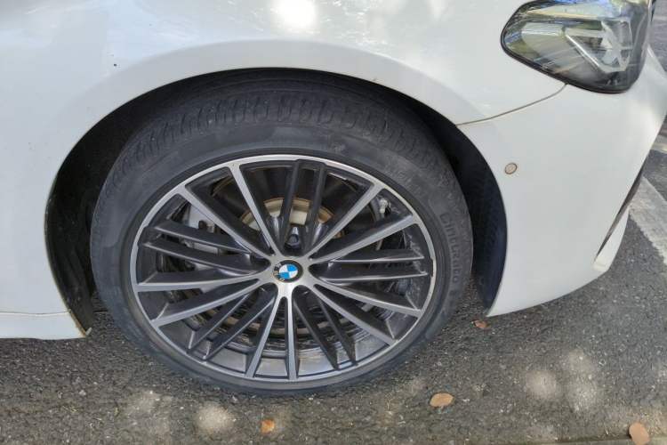 Used BMW 5 Series 2021 Facelifted 530Li Leading Edition M Sport Package Right Front Wheel Hub