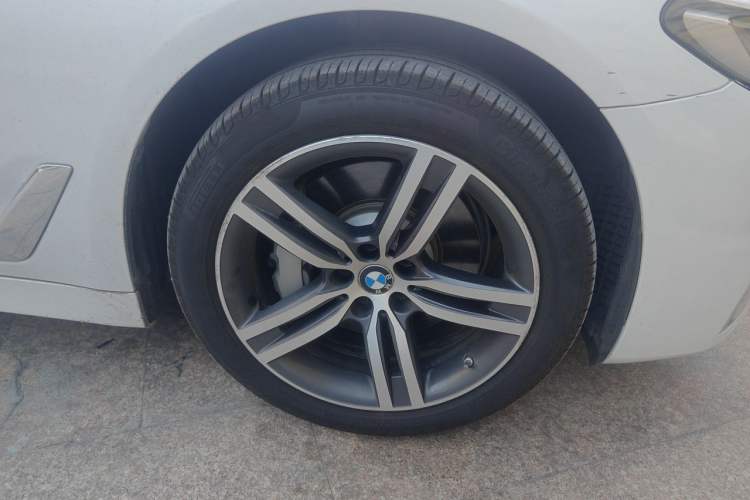 Used BMW 5 Series 2021 Updated 530Li Executive Luxury Package Right Front Wheel Hub