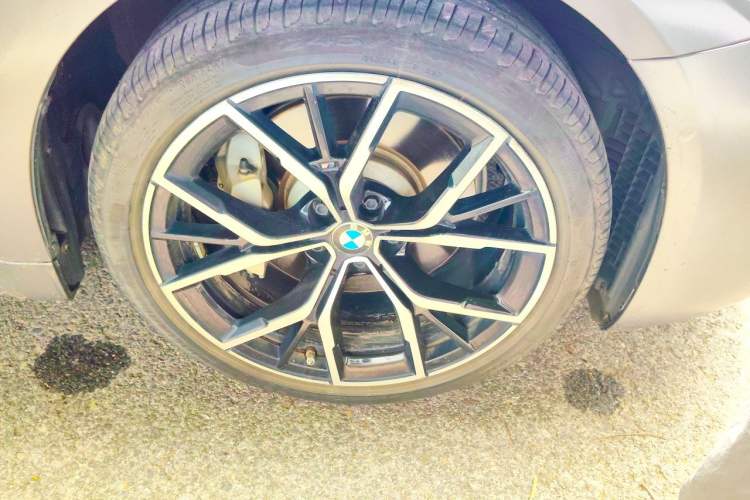 Used BMW 5 Series 2021 530Li Luxury Edition M Sport Package Right Front Wheel Hub