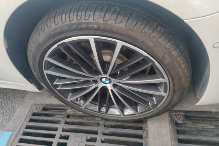 Used BMW 5 Series 2021 530Li xDrive M Sport Package Right Front Wheel Hub